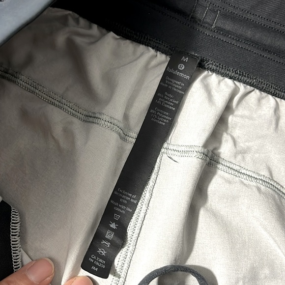 Lululemon T.H.E. Linerless Short 9" Mens Size M - Gray - Picture 5 of 5
